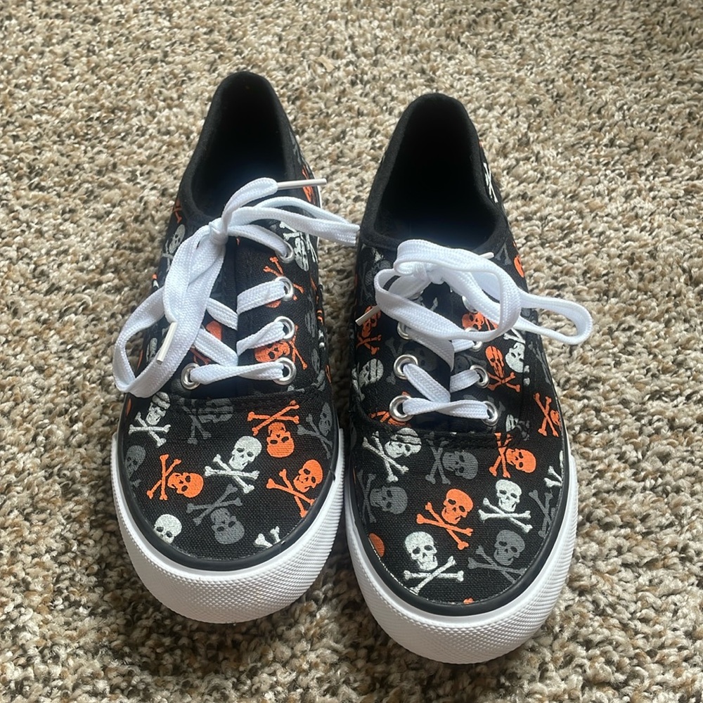 Isaac Mizrahi skull shoes